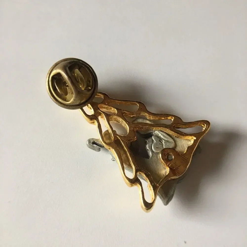 Nativity pin, precious Baby Jesus Christmas tree nativity pin
